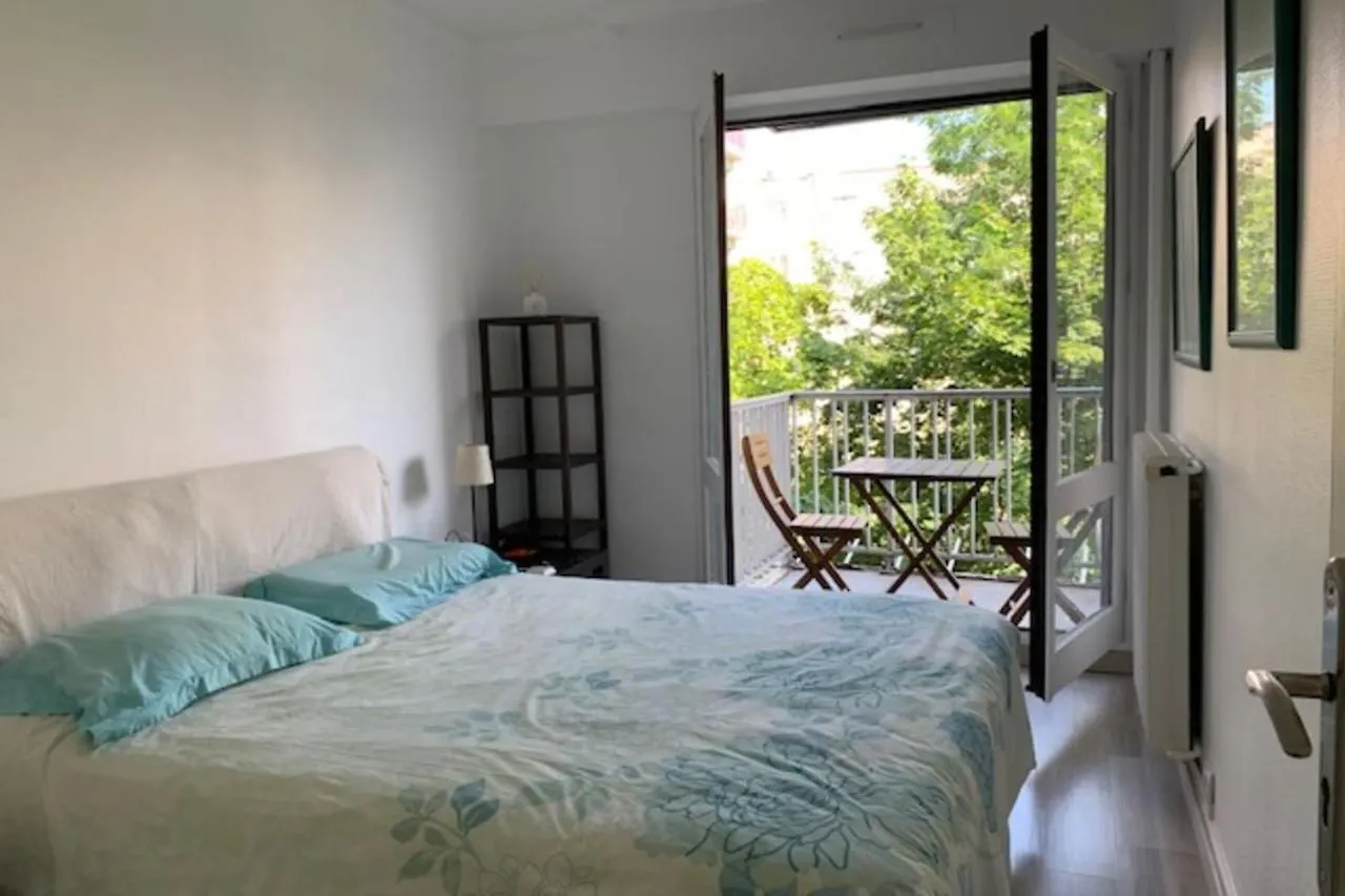 Spacious Cocoon Near The Place De La Nation location